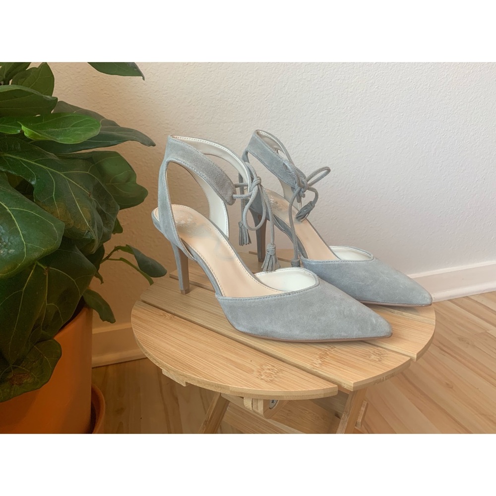 Vince Camuto NWOB grey pointy heel size 9.5